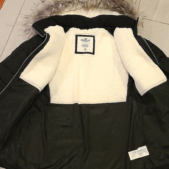 Hollister Puffer Jacket - Size M Women's - Picture 4 of 6